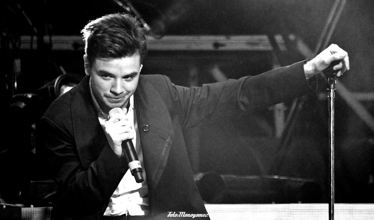MONORRG's tweet photo. Márama tuvo su noche de lujo y fue en el Luna Park.Acá Agustin Casanova. https://t.co/rE1OFUpj5S