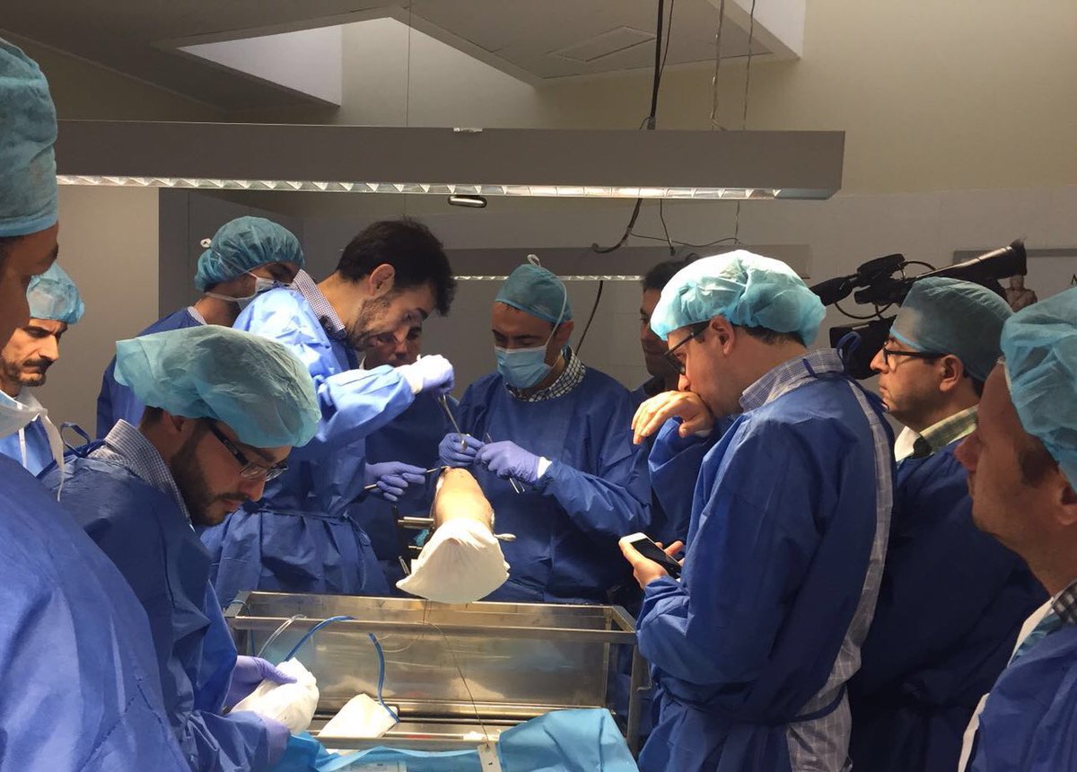 Practica de SpeedBridge para tratamiento del Haglund en #CursoAquilesUcam con <a href="/aldimesa/">Aldimesa.Academy</a> <a href="/UCAM_Medicina/">GRADO EN MEDICINA UCAM</a>