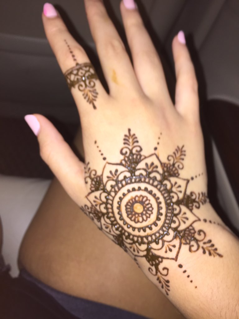 barbbdorsey's tweet photo. my new fav henna https://t.co/7nGMUJ9S17
