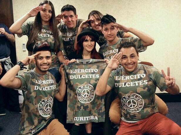 jhoribs's tweet photo. Vamos lá @EjercitoBrasil hoje é dia de maratona do clip #NoSeLlorar da nossa rainha @DulceMaria 😍🇧🇷🙏🏽 https://t.co/vZ4xZKdPdm
