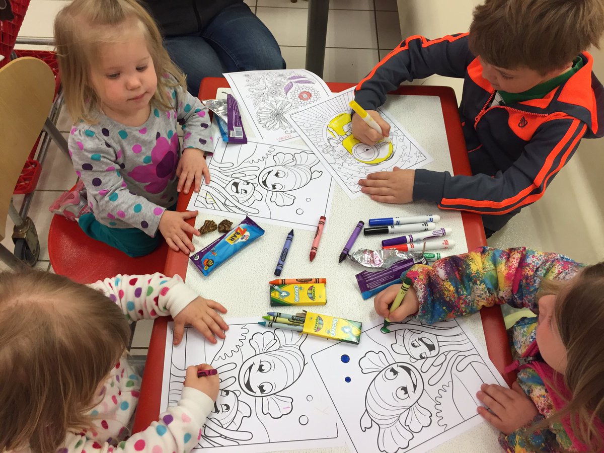 RoshelleMurray's tweet photo. Our coloring event is in full party mode! @Jfofana16 #t152 https://t.co/vg8jPshBYb
