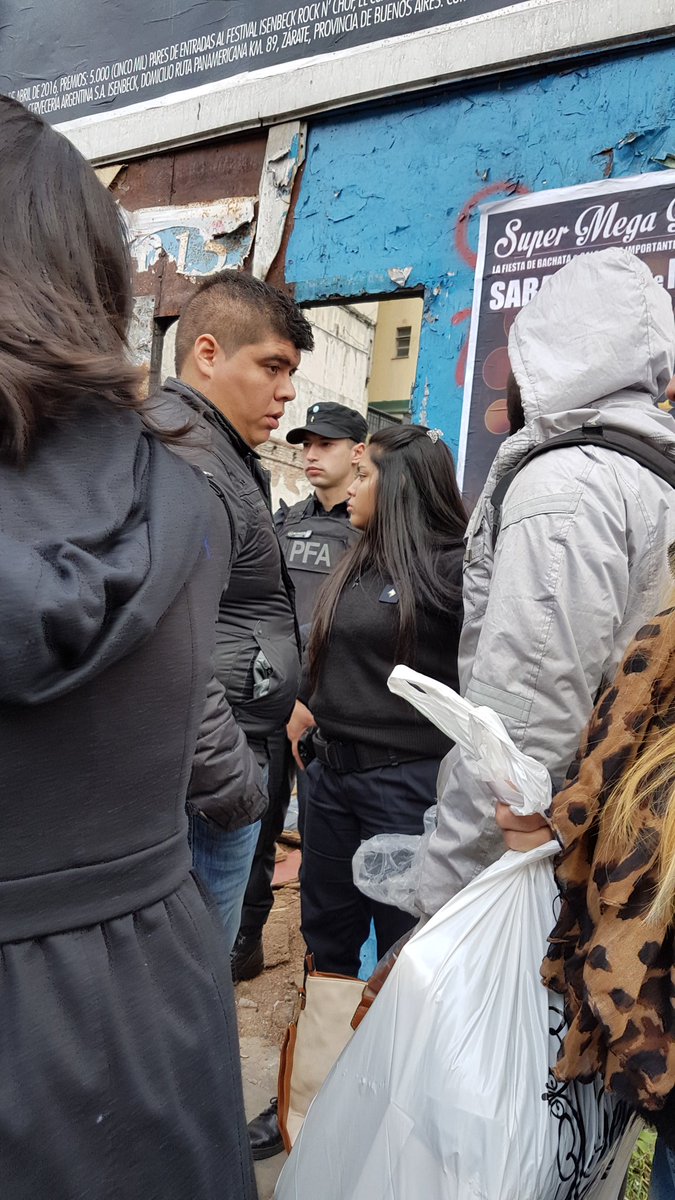 Operativos constantes contra manteros zona Nazca y Avellaneda  (Nazca al 50 mercadería oculta en terreno abandonado)