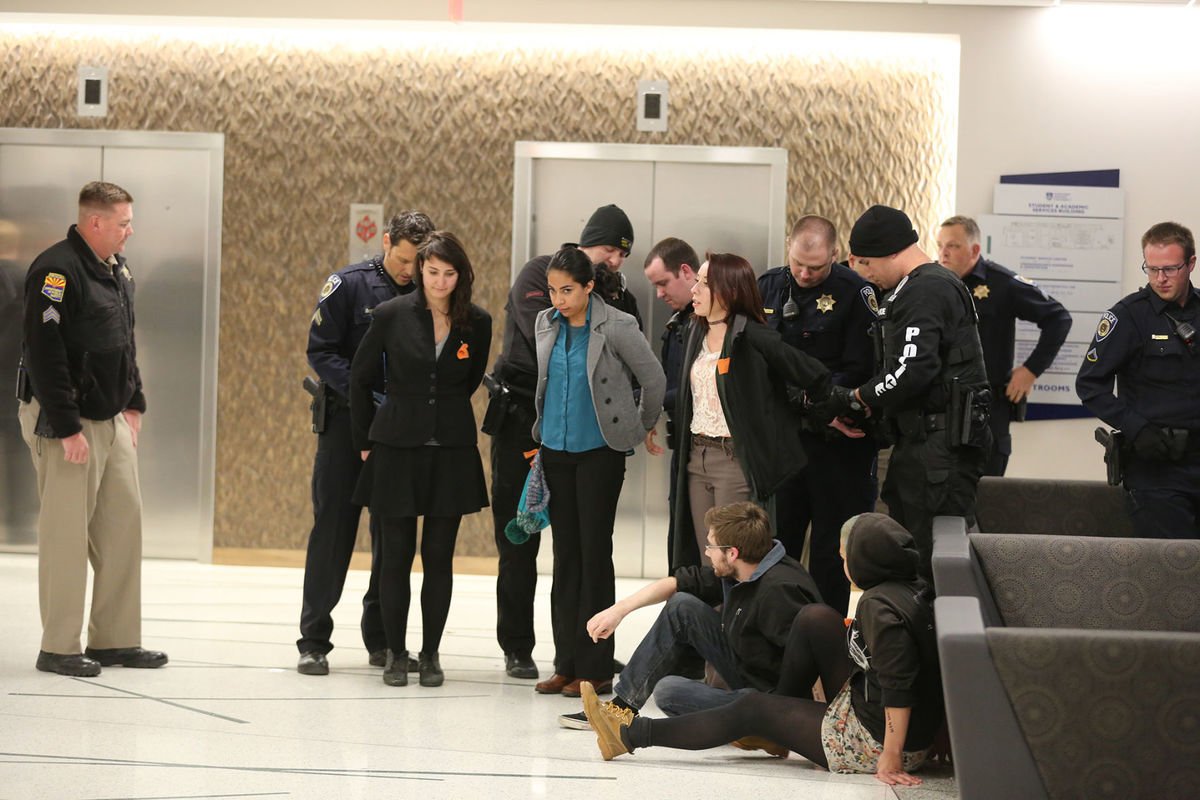 350's tweet photo. 62 students across the U.S. arrested in the past 2 weeks, taking bold action for divestment. Photo @azds #leadwithus https://t.co/Nqvrbes7Uo