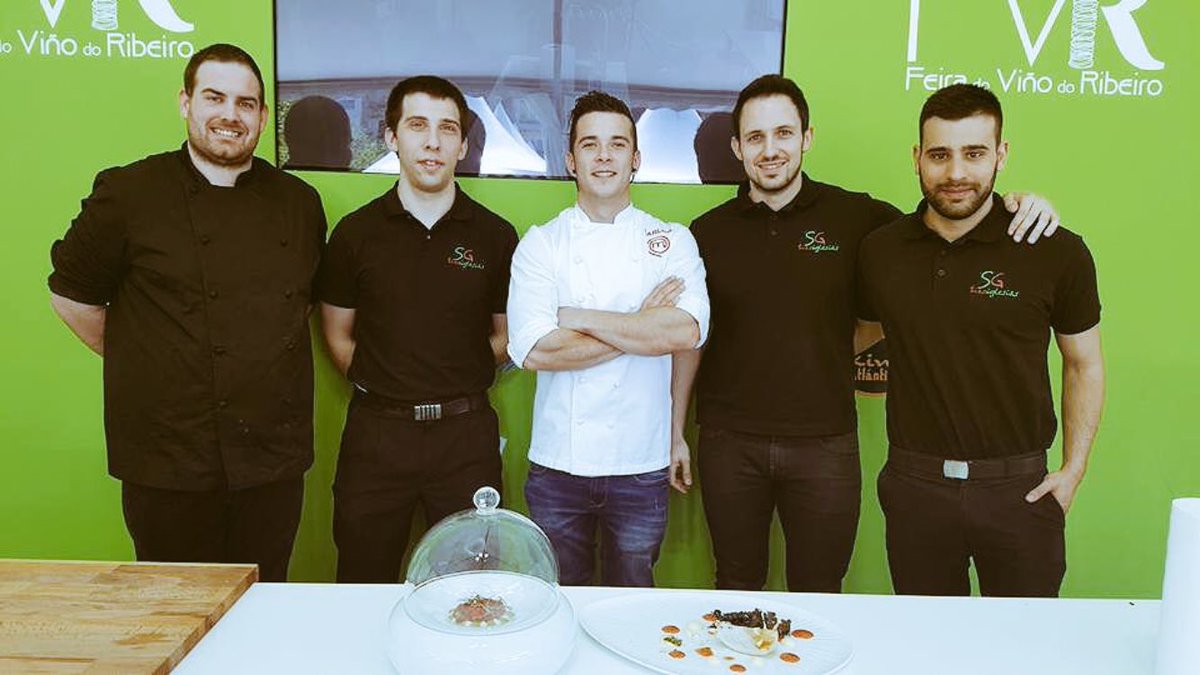 carlosmchef3's tweet photo. Enhorabuena y muchísimas gracias a todo este EQUIPAZO por el gran show cooking RIBADAVIA ( Ourense ) https://t.co/F6cH4vwB6Q