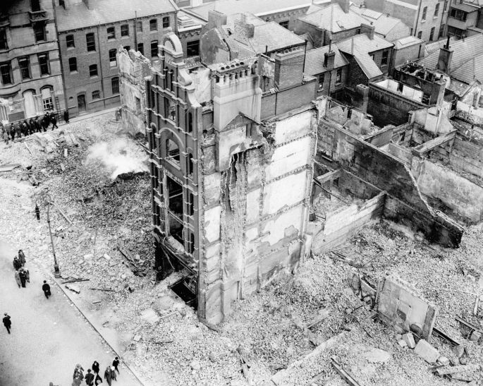 1916_tcanning's tweet photo. How did anyone come of this wreckage alive? Dublin City is destroyed
#TweetTheRising #1916Today https://t.co/UfGlzXO9xZ