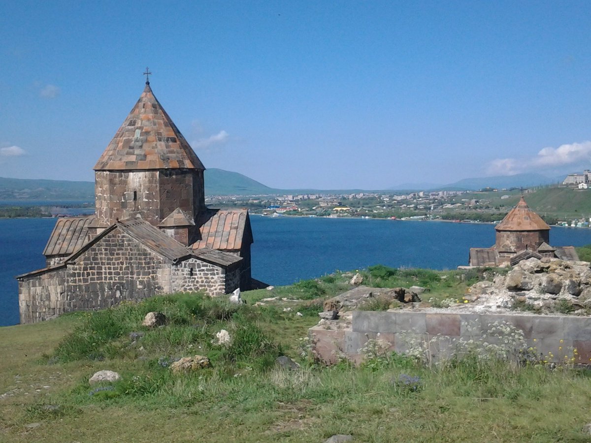 maletabienhecha's tweet photo. Quedan lugares en el mundo que enamoran. Armenia, un país por descubrir https://t.co/J2m6et5W3c https://t.co/0I4Xitf011
