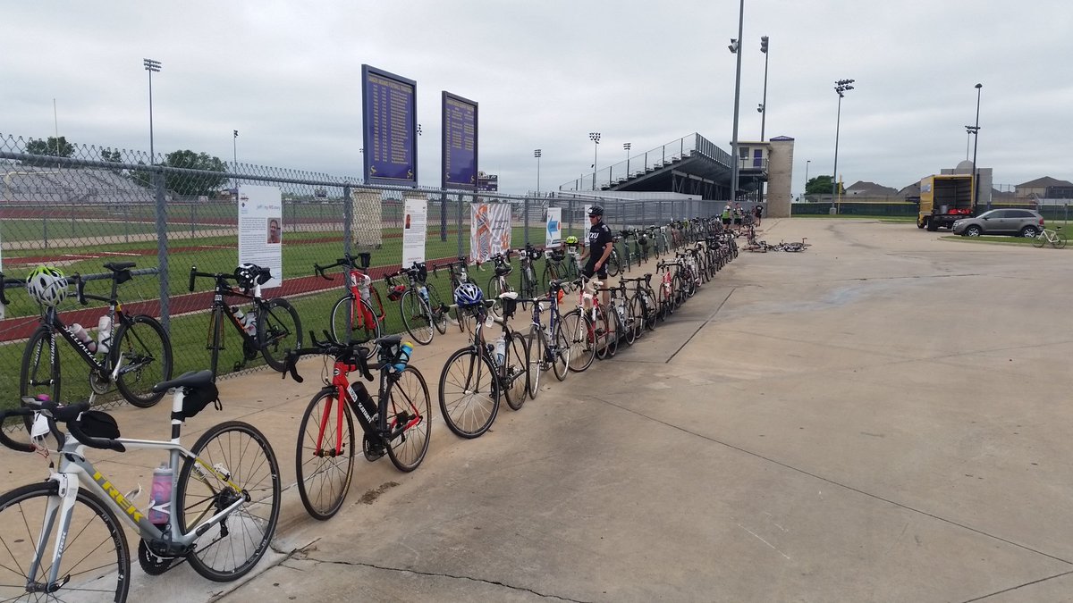 shulkeydads's tweet photo. The lunch stop is in full swing for the #MS150 at #Sanger HS. #Volunteer #Fundraising #BeatMS https://t.co/PGg56cFtZ8