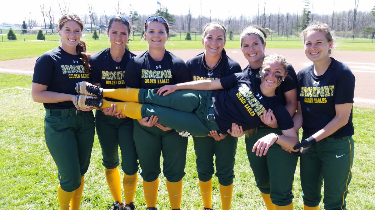 BPortSball's tweet photo. Happy Senior Day!!!!! @jaiblue15 @koreykib6 @brizzleee @d_buck4 @Paigechino @tabbsterrr10
#twitterlessMandy https://t.co/9RV5Zas2xq