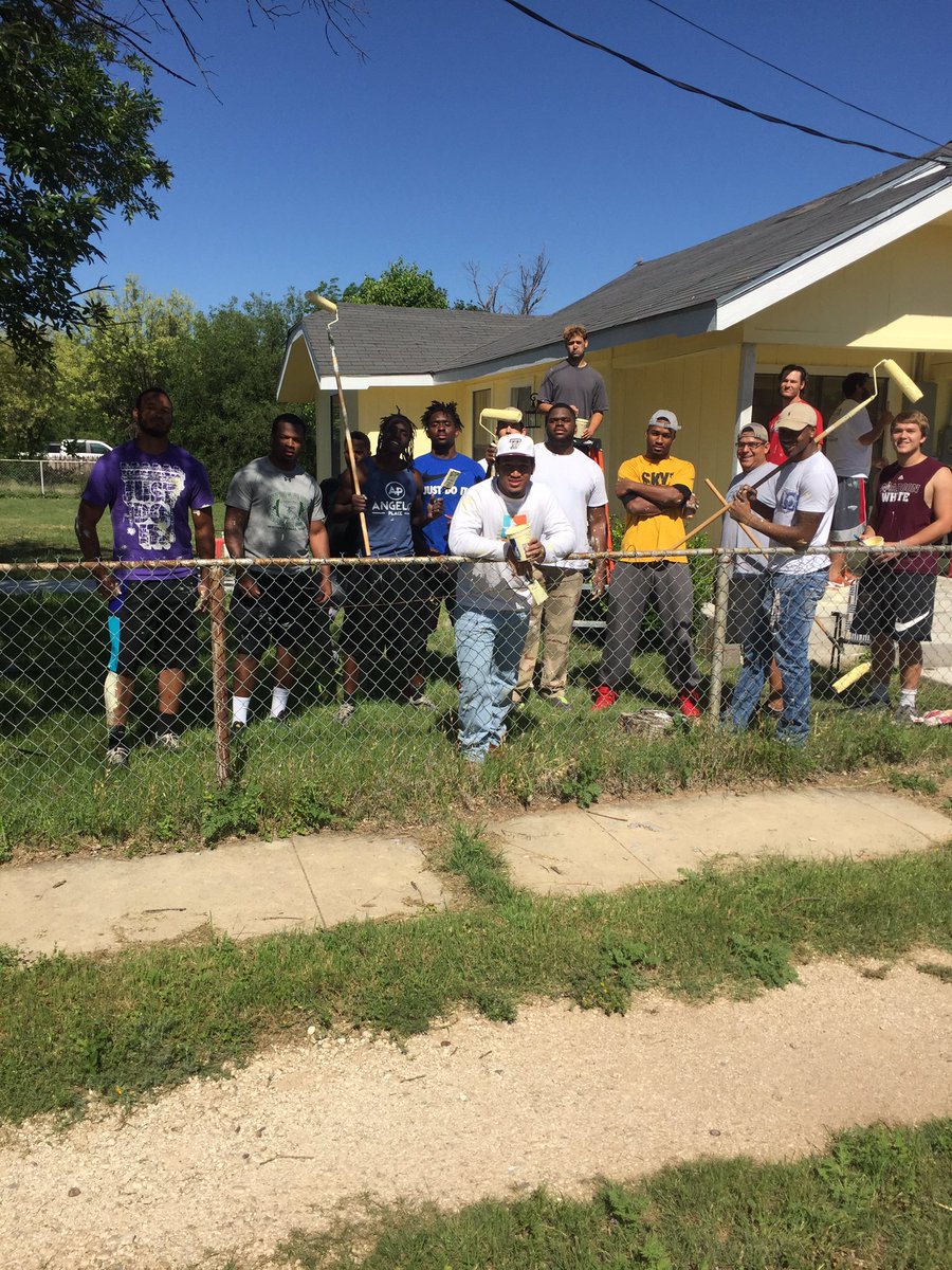 Coachwillwagner's tweet photo. Great day giving back. #RamFam #angeloblitz #workday2016 https://t.co/89L7rXEt9P
