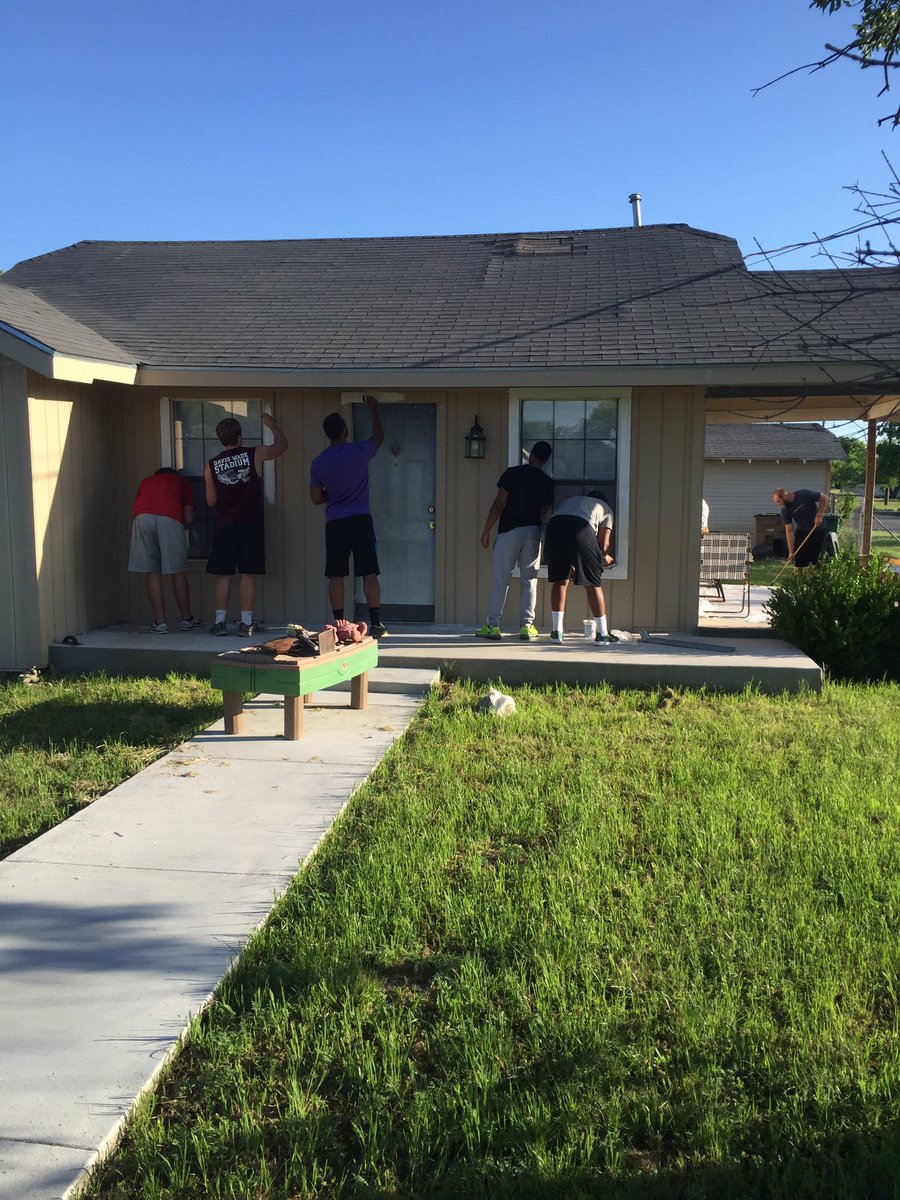 Coachwillwagner's tweet photo. Great day giving back. #RamFam #angeloblitz #workday2016 https://t.co/89L7rXEt9P