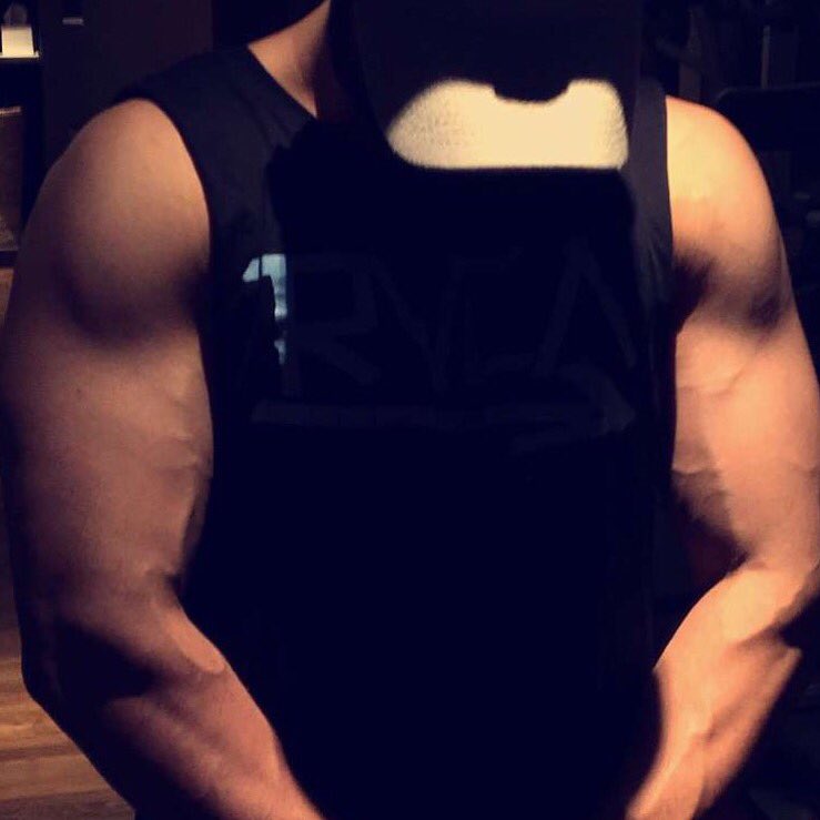 diljitdosanjh's tweet photo. IF it Doesn't Challenge You, it doesn't Change YOU😁💪💪 Angreji From Google😎 Jazbaat Same😎 https://t.co/aQjd6fyRQe