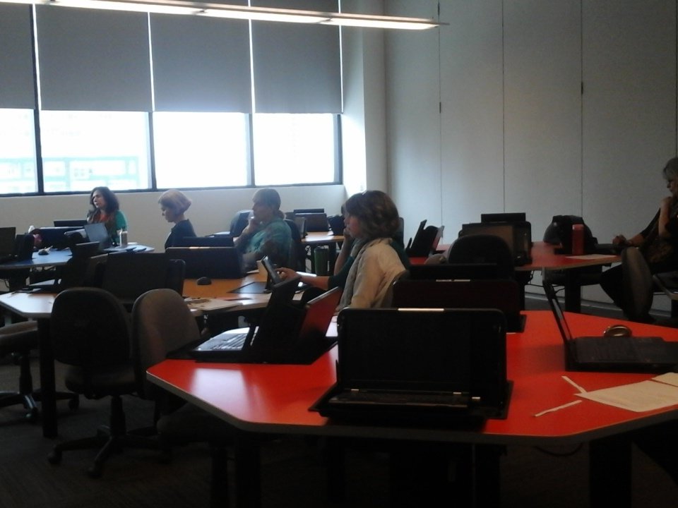 TESLPHE's tweet image. Exploring Quartz with #anne-marie kaskins, @sheridancollege #springPD #i3phe #TESL-PHE  fb.me/2PcJ6MwXr