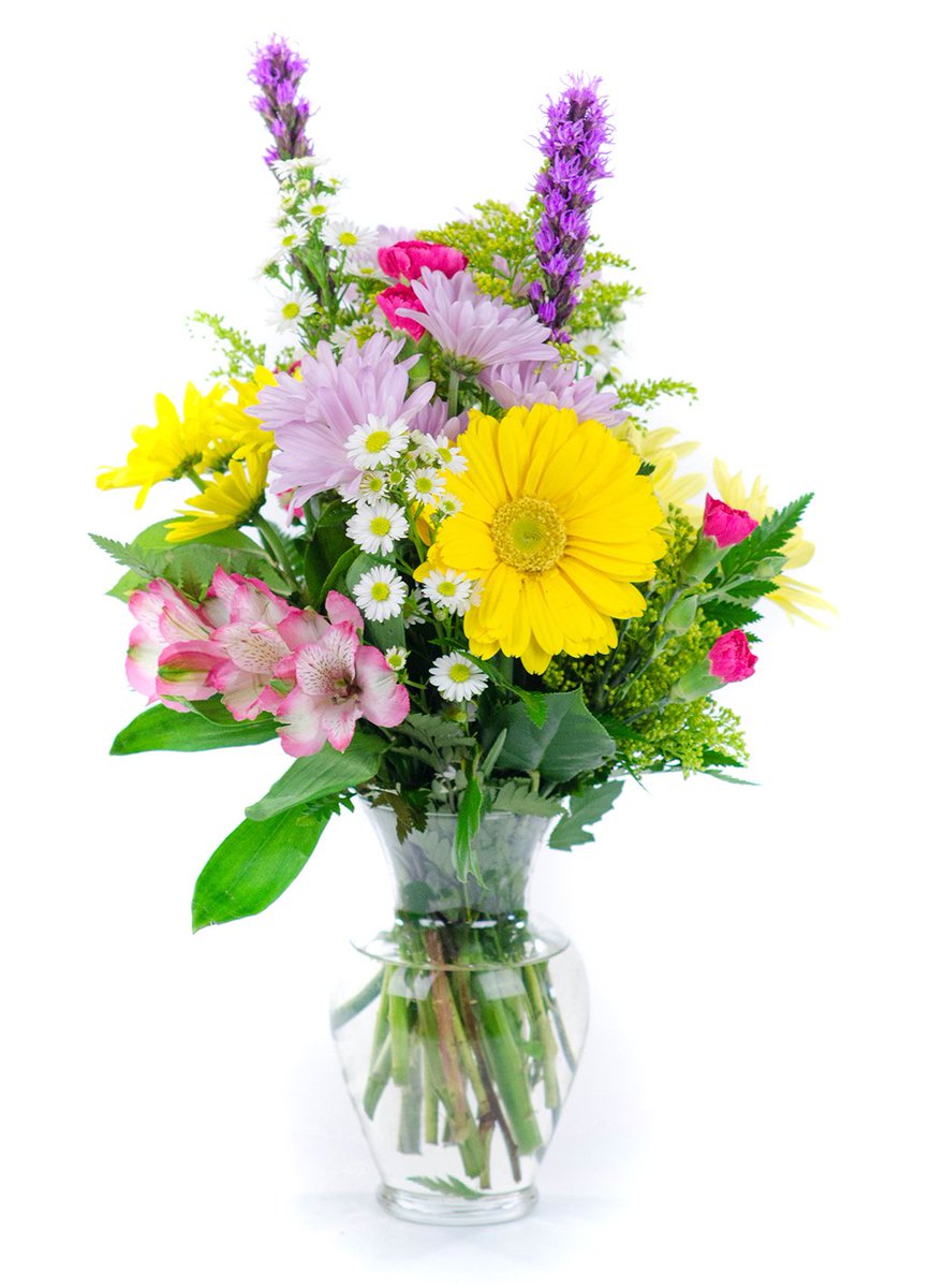 Celebrate your mom this Mother's Day with a bright and cheerful arrangement! #mothersday2016 #flowersformom