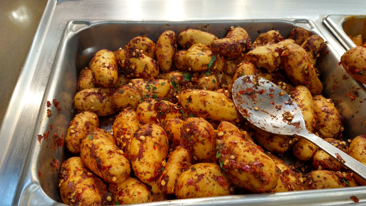 614knowitall's tweet photo. Wonder if this is @usidoretheblue's recipe for #SpicedPotatoes from @MagicTavern here @WholeFoodsCBUS #UA? Hope so. https://t.co/NbJfvOtYpO