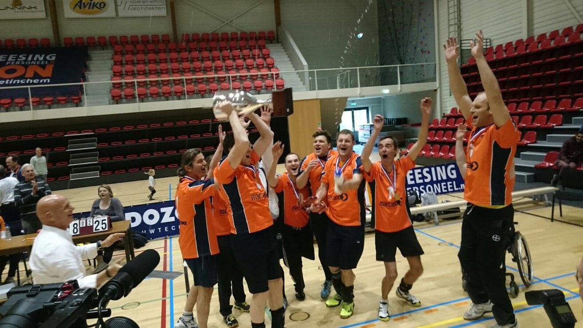 Onze landskampioen met beker! We mogen hem houden!