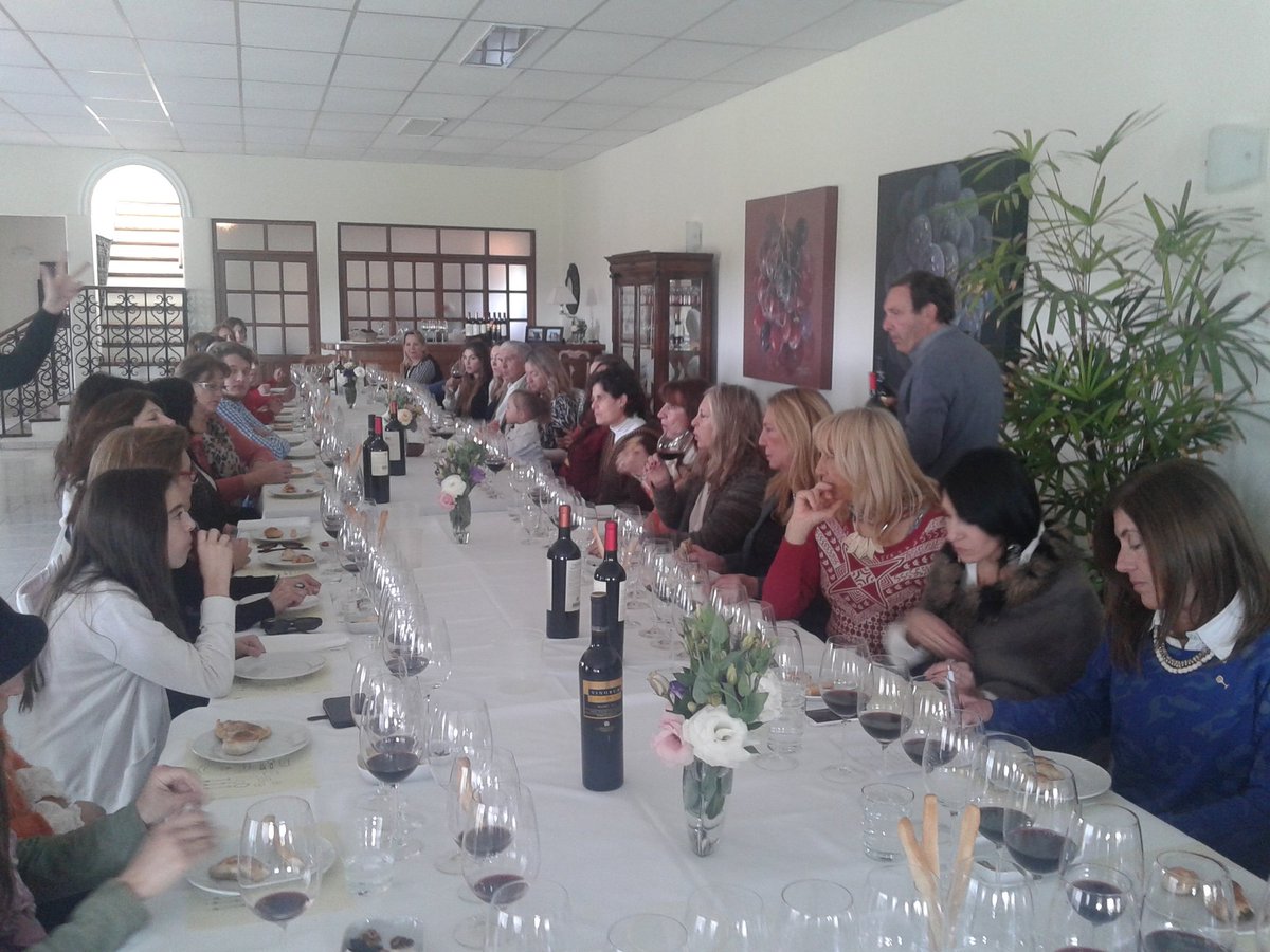 Socias de <a href="/Amuva_Arg/">A.MU.V.A.</a> aprendiendo de Ceremonial y Protocolo en #BodegaVinorum <a href="/caminosdelvino_/">Caminosdelvino.com</a> <a href="/MinCulturaMza/">Min. Cultura Mendoza</a>