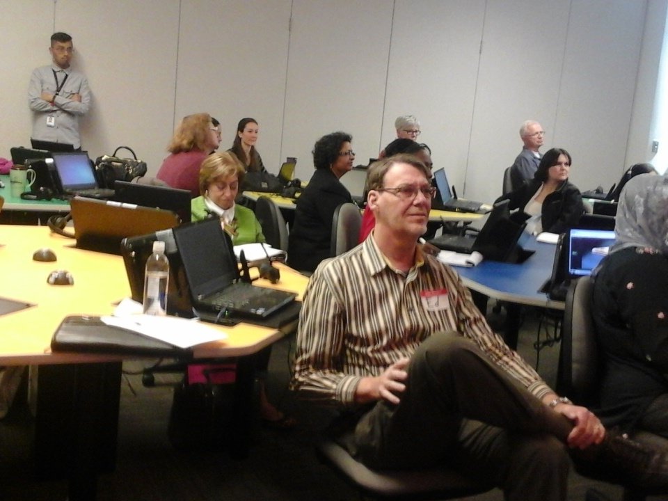 TESLPHE's tweet image. Supriya Habbu is showing how to make most of free audio recording tools @#i3phe #springPD #TESL-PHE 🎤