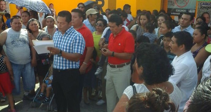 PeriodicoQuequi's tweet photo. #AlMomento | Desbandada perredista en #PlayaDC; 243 militantes están renunciando al partido https://t.co/o92NTObwwH https://t.co/No6hWiMaDU