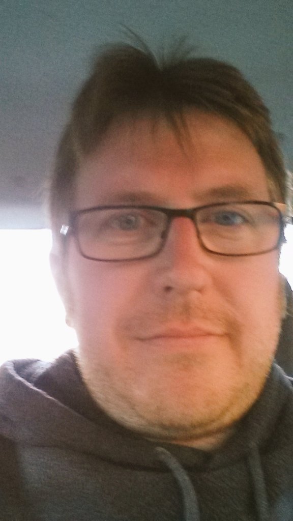 PaulKnightley's tweet photo. On my way home from #readingbeerfest . Hot face. https://t.co/etBgPQ4Ptc