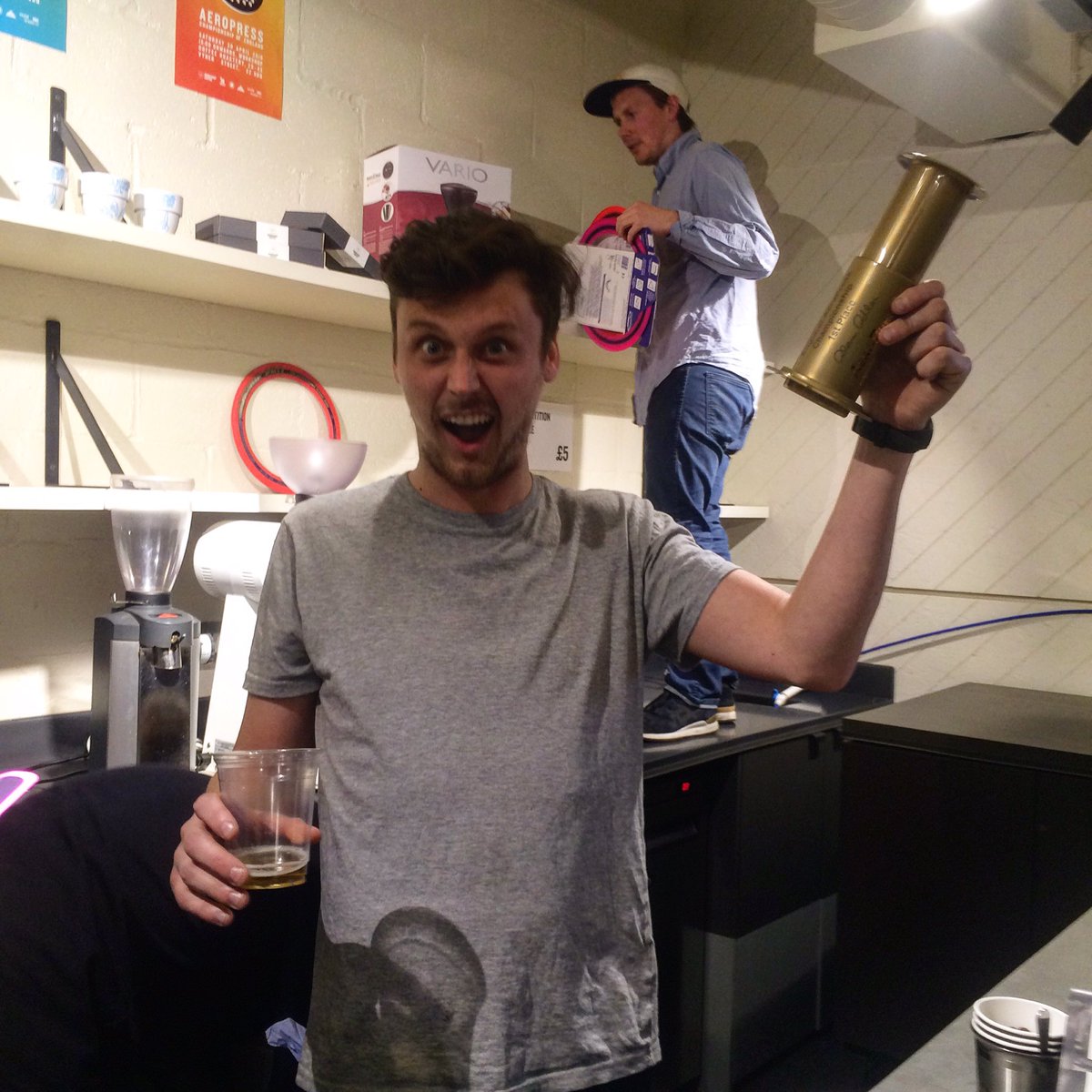 nicoleferris13's tweet photo. This guy aye @mjrandell - casual win with a beer in hand #2016ace https://t.co/DLnTuLSS0N