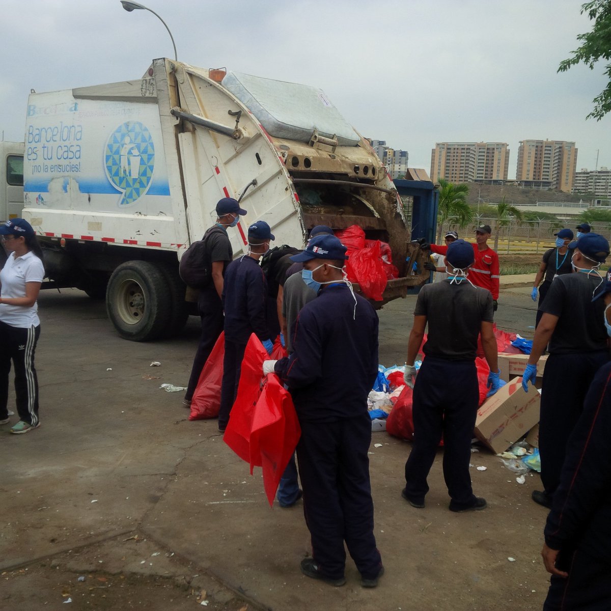 ivsslasgarzas's tweet photo. .@c_rotondaro #Hoy con apoyo de la #Unes #Anzoategui realizamos operativo de limpieza y desmalezamiento en el #Hdgl https://t.co/papx3bfcQo