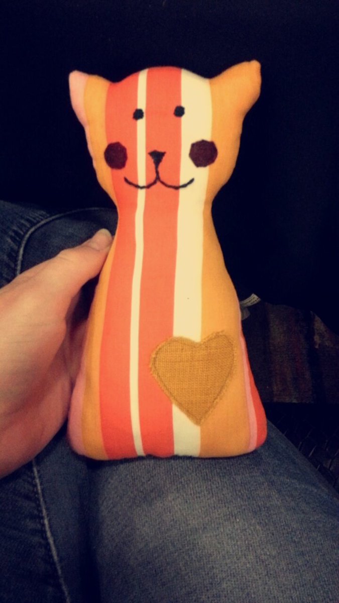 KarreyRoed's tweet photo. Bought an adorable little cat at #SCSWAssembly16 Thank you to the women in Guatemala that made it :) https://t.co/I1irkuWL9n