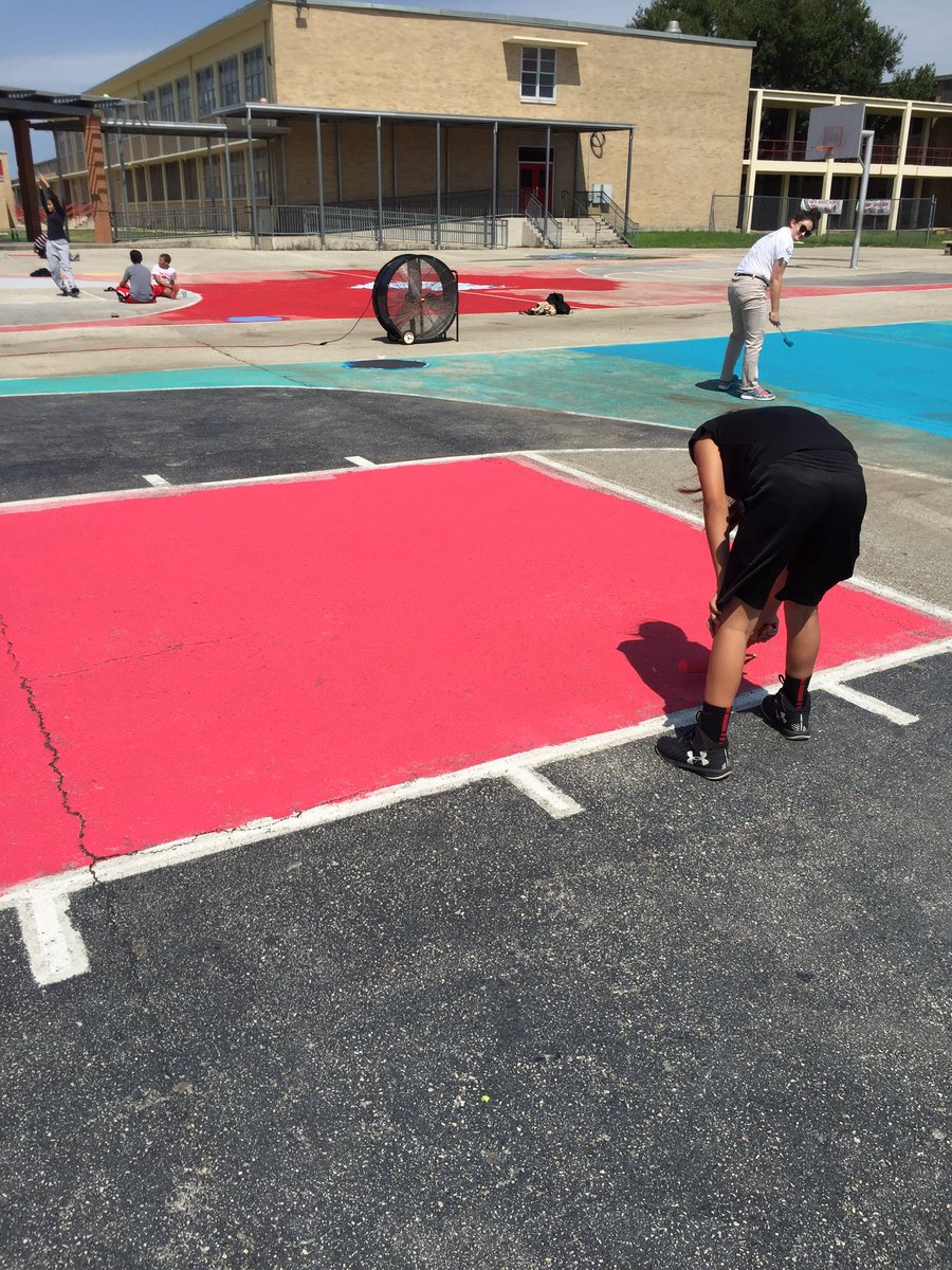 CYSABecca's tweet photo. Our students helping us with our legacy project! #makeyourmark #makebetterhappen https://t.co/8WENl54EFF