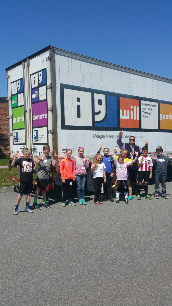 kristikhale's tweet photo. @NASupt NAPS 5th graders doing good for our community # RAISE #GOODWILLMA https://t.co/Af9ILWlHAH