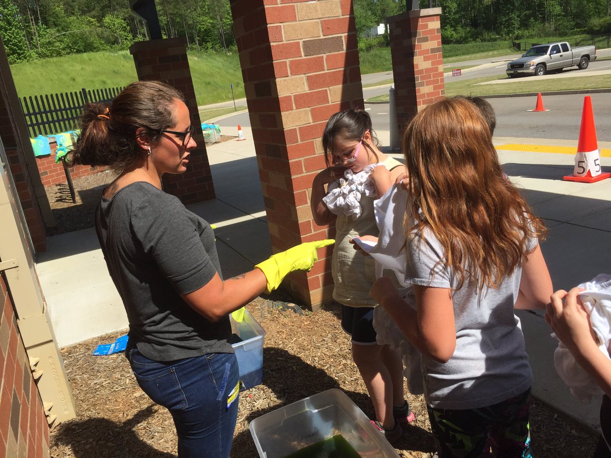 4relaer's tweet photo. @4relaer #bgestem #tie-dying in prep for our STEM EXPO https://t.co/mHGmtfpU6k