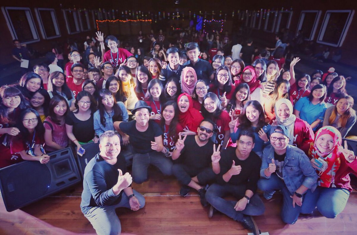 SondoroMusic's tweet photo. Terimakasih teman2 @UntarJakarta Fakultas Psychologie! Satu malam yang sangat berkesan 😘😘😘 https://t.co/UX10fGvO4t