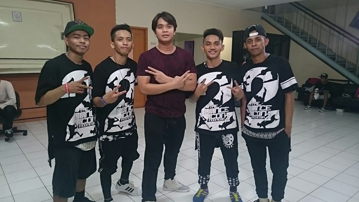 SCTV's tweet photo. Wah @Buton_StopCrew bakal kolaborasi bareng @bangbily loh! Nonton #TheDanceIcon2 siang ini pkl 12.30 WIB https://t.co/WHBArEV7Ss