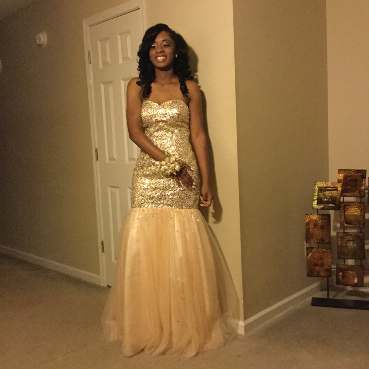 Ashley_MSanders's tweet photo. Slay ๐ช๐ #prom2016 #GotTheCITYOnLock https://t.co/RG1middl2S