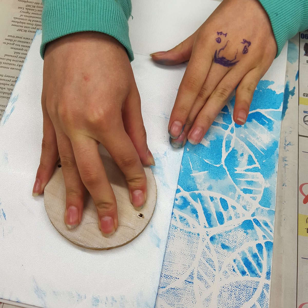 TonboLearning's tweet photo. Working on a #mixedmedia piece with custom #creative #texture #printmaking #phototransfer w/ #mustache man https://t.co/KucF1THN7U