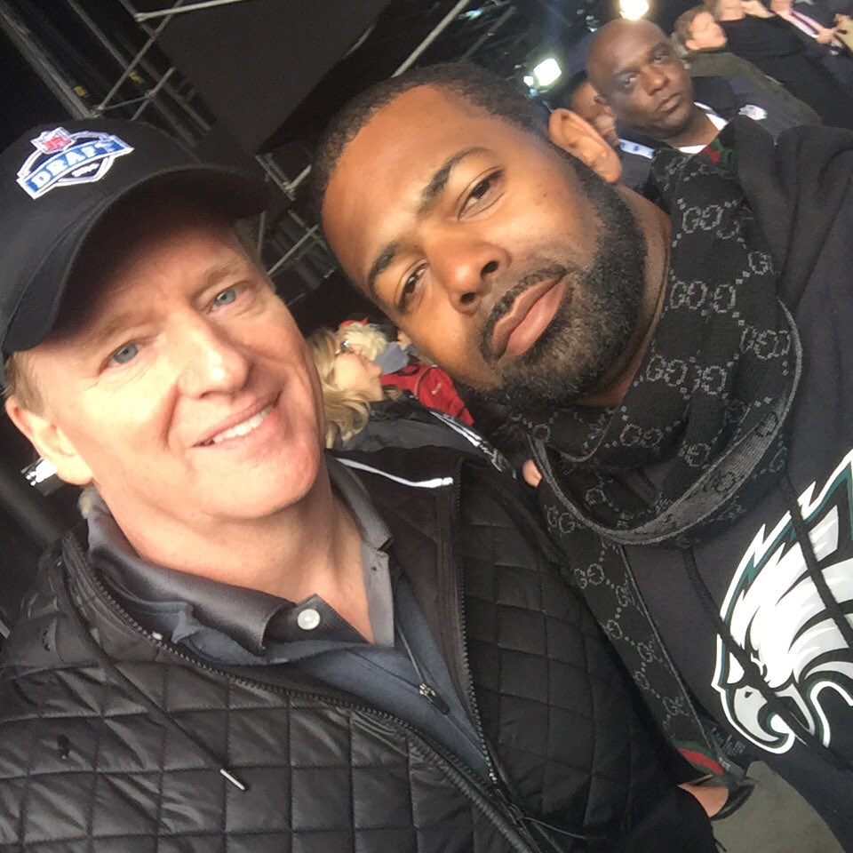 4StarManagement's tweet photo. Celebrating my Birthday #TeamTaurus #TeamEagles #NFLDraft2016 #WePlayInTheRain #WindyCity #SelectionSquare #QBCW https://t.co/8ttj20R0Vg