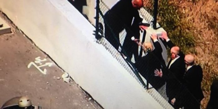 ianbremmer's tweet image. Trump demonstrates how Mexicans will get through new wall he builds on US border.