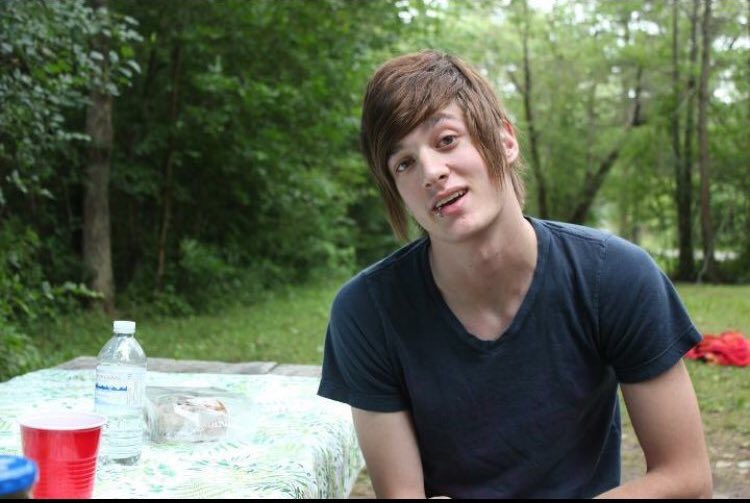 AndrewQuo's tweet image. Some ppl realized recently that emo quo was a thing and want me to bring it back..

I'll do it. For 1000 retweets 😂