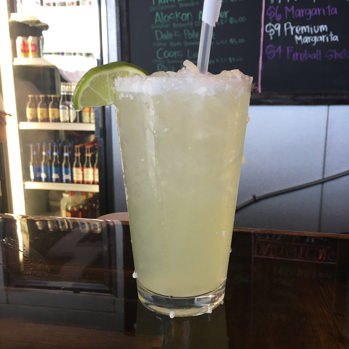 moes_bbq's tweet photo. $5 fresh lime margarita! We even make the mix our selves! #Margarita #BBQ #Saturday #Moe's https://t.co/Iff6h1BPO7