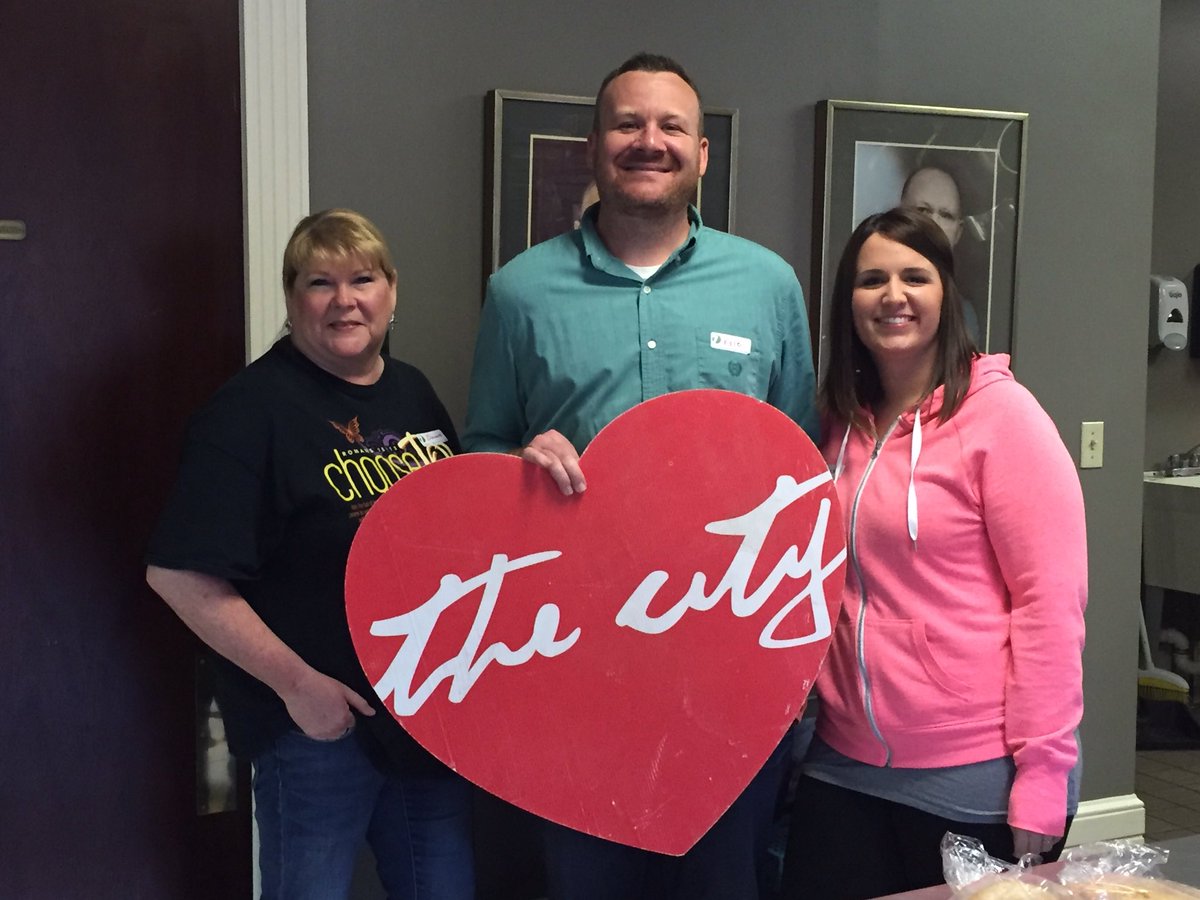 frankcardis's tweet photo. Spreading His Love #HeartTheCity this morning in Newport, KY.  @7hillsmissions @7hillschurch https://t.co/KinjY9GSqA