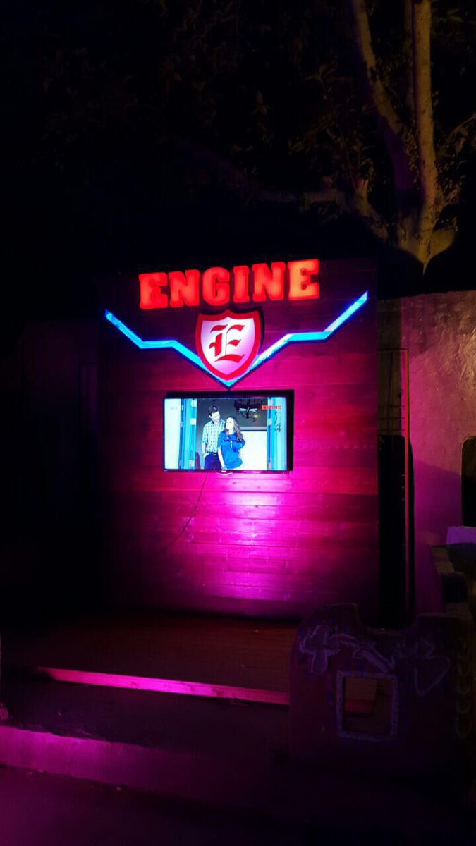 muznarox's tweet photo. Look what's happening at the @Mango_Musik @djuicepakistan event 😍
#MangoMusik2016 #djuicemmf #mangofever #engine https://t.co/ZSu5FD9GJb
