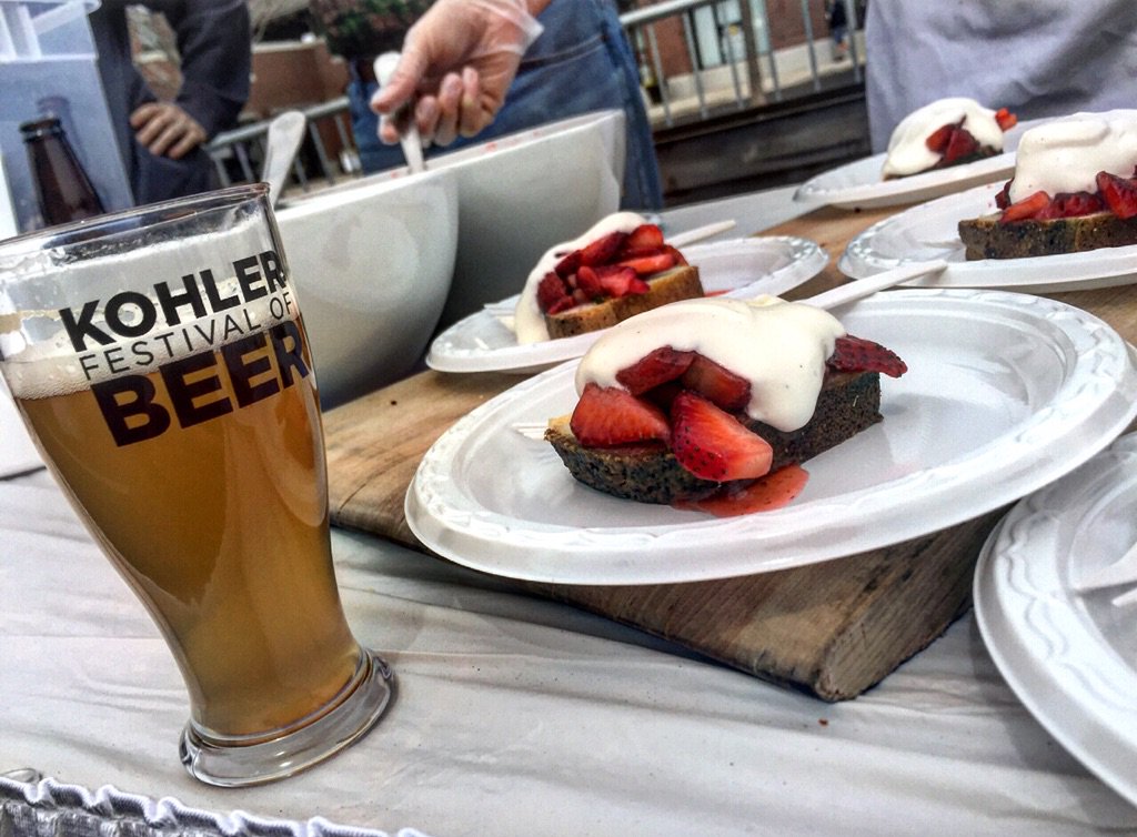 Hardcore_Beer's tweet photo. Getting things started at #KohlerBeerFest. Shorts &amp; Chefs with some great pairings https://t.co/9LpCUHgotH