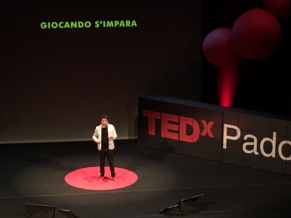TEDxVicenza's tweet image. Fabio Tognetti #MindHacker, #EmotionalTrainer ci ricorda di imparare dai nostri errori, sempre #TEDxPadova #letsplay