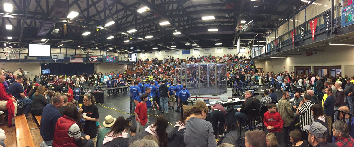 MrDudziak's tweet photo. Robotics contest at Lakeland!  This is so cool!  #mms2016 go Memorial!  Destroy!  @trosementor https://t.co/nR4N80xnvD