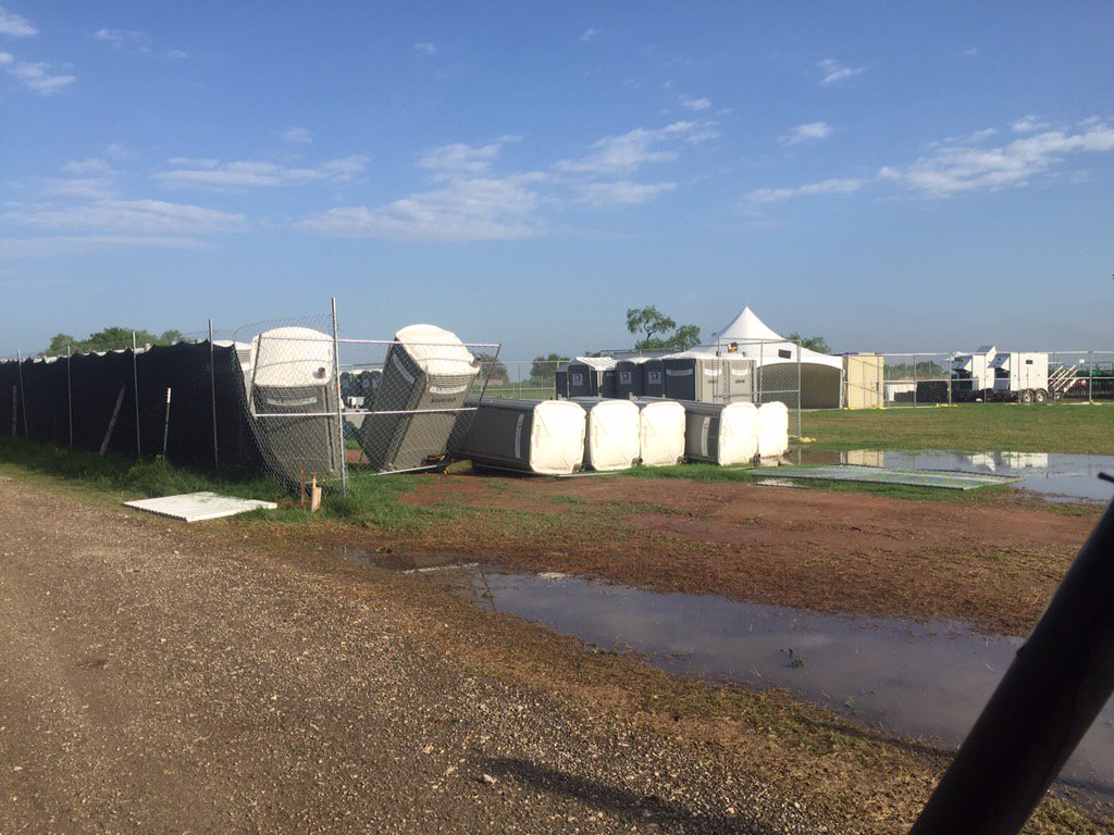 Playback_Austin's tweet photo. Levitating tents and portapotties at Carson Creek Ranch. #Levitation2016 https://t.co/RnfipGsjVz