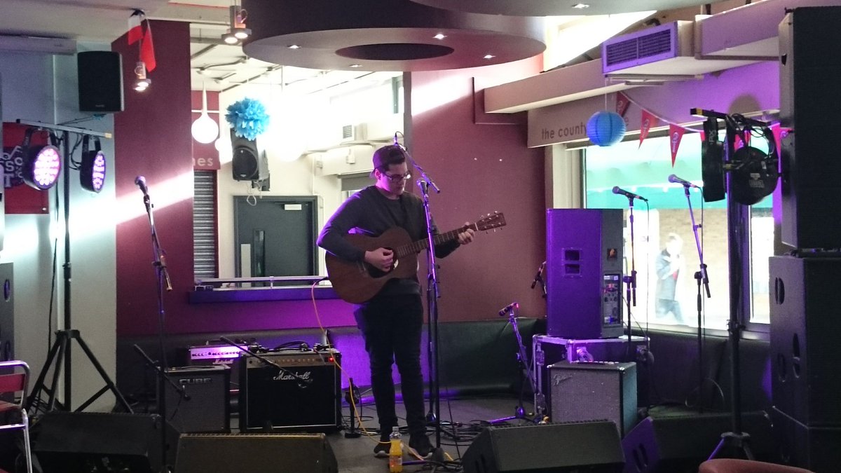 We have got Marco Tamimi playing now for the #Roses2016 special with many more to come up till midnight!