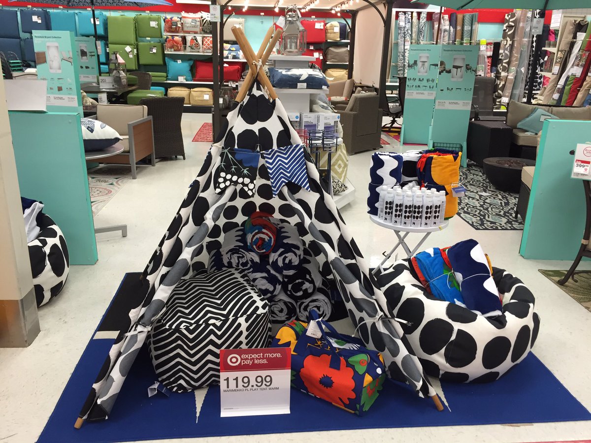kkelliii's tweet photo. Re-merchandising Marimekko products! #MarimekkoForTarget https://t.co/XARjVlTYHR