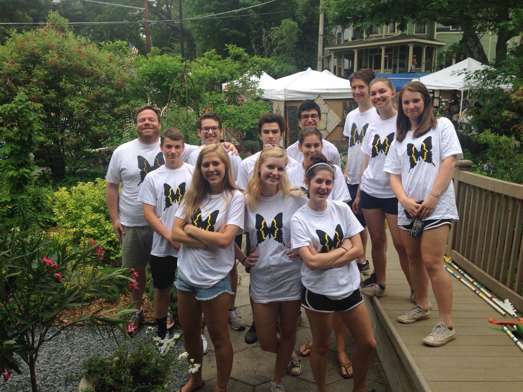 capelouto's tweet photo. @InmanParkFest @GradyMockTrial team ready to work parade! https://t.co/foQBNC3LdG