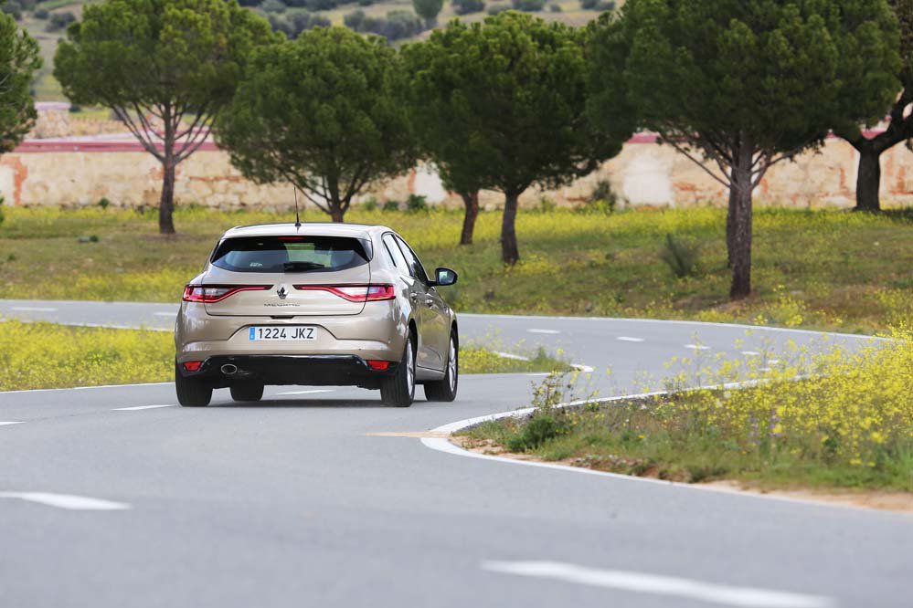 periodismomotor's tweet photo. 🚗💨 #PRUEBA: Renault Mégane 2016 Energy dCi 110 https://t.co/Dhp8cMFGQt https://t.co/Vc95O72rL4