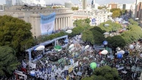sofiasassone's tweet photo. Los trabajadores tomaron las calles https://t.co/hlgXdJ8Y6u