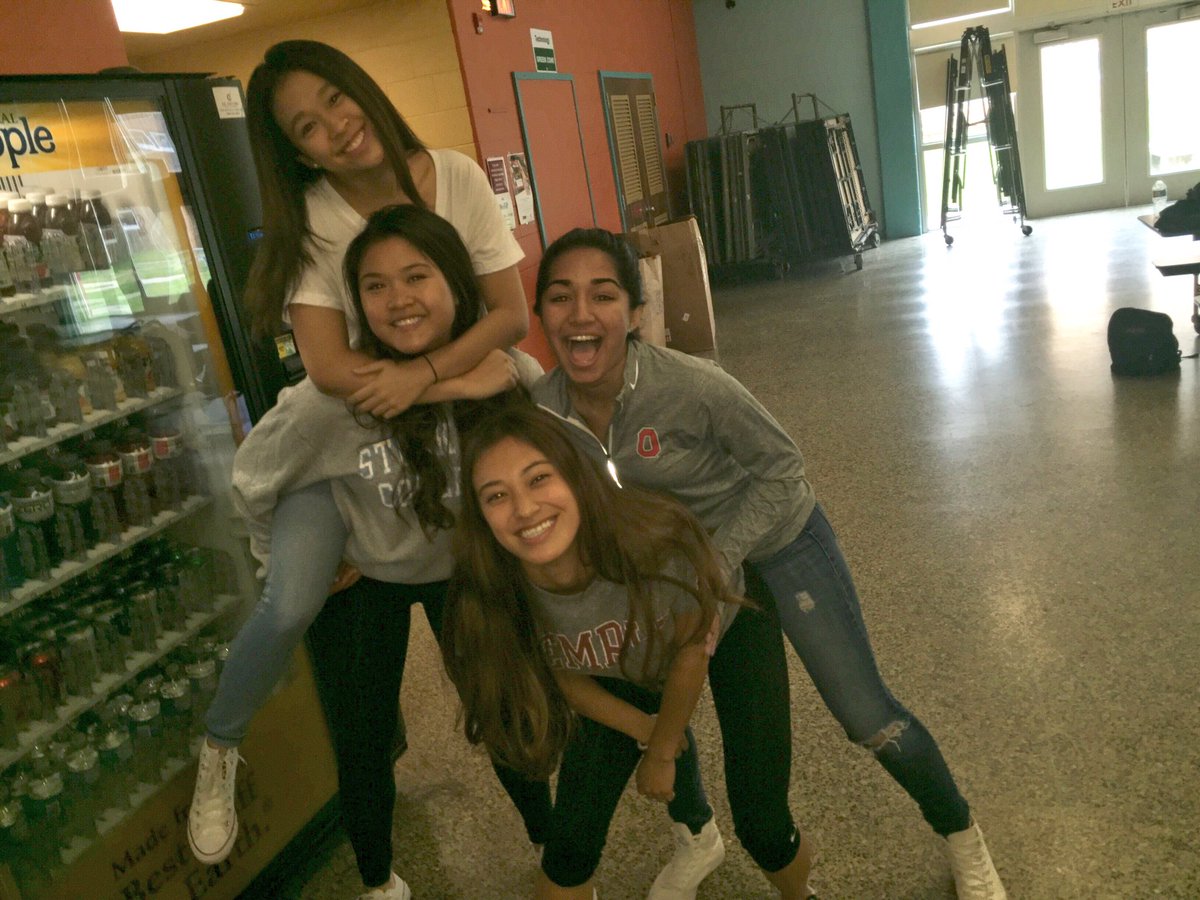 kshama_parekh's tweet photo. #checommits gonna miss these ladies sm https://t.co/3Cb3Jtn1sT