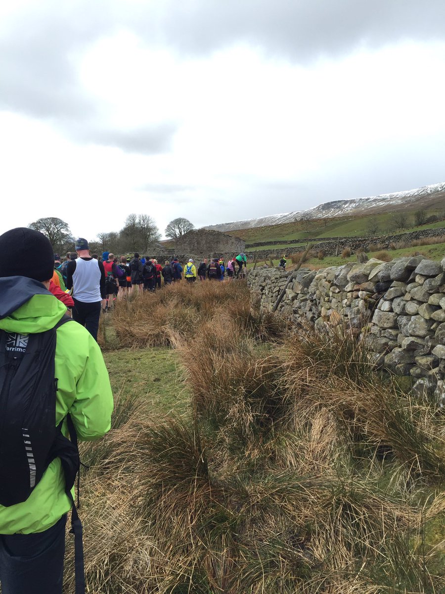 AnnekeImeson's tweet photo. Queuing to climb a barbed wired wall @3peaksrace #whatsallthatabout #crucialminuteslost #bigsadface 😱😳🙈 https://t.co/agAU0Ib6qS